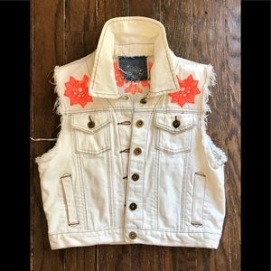 CARMAR white denim vest with orange embroidery ⚡️✨